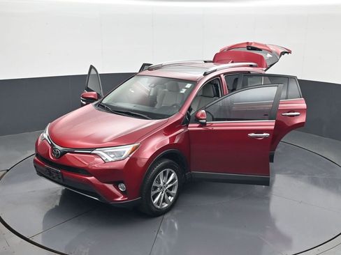 Used 2018 Toyota RAV4 Limited FWD image 30