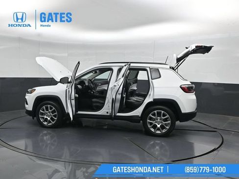 Used 2022 Jeep Compass Latitude w/ Sun and Sound Group AWD/4WD image 60