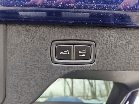 Used 2025 Porsche Macan 4S Electric image 28