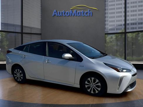 Used 2021 Toyota Prius LE image 14