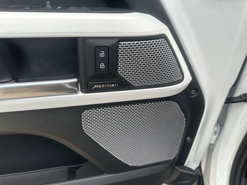 Used 2024 Land Rover Defender 130 S image 11