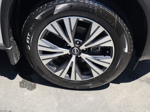Used 2022 Nissan Rogue SV AWD/4WD image 10