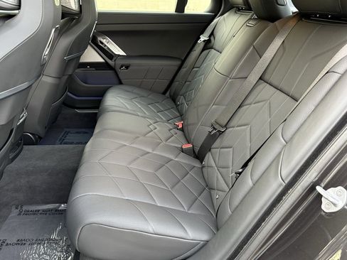 Used 2025 BMW i7 eDrive50 image 33