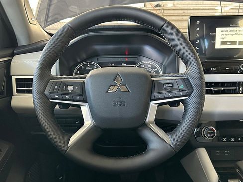 New 2026 Mitsubishi Outlander SE image 21