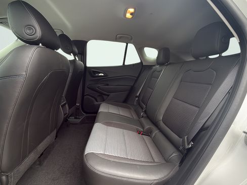 Used 2024 Chevrolet Trax LT FWD image 31