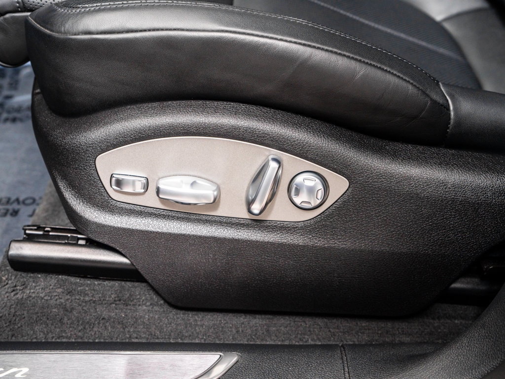 Used 2025 Porsche Macan AWD/4WD image 26