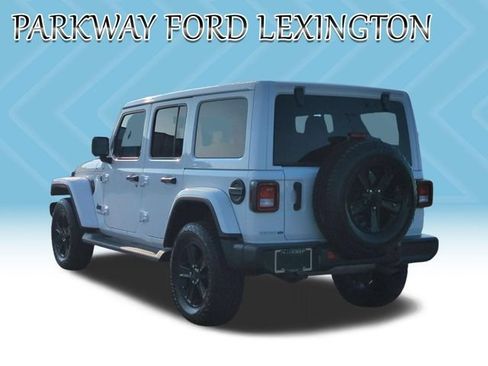 Used 2021 Jeep Wrangler Unlimited Sahara AWD/4WD image 3