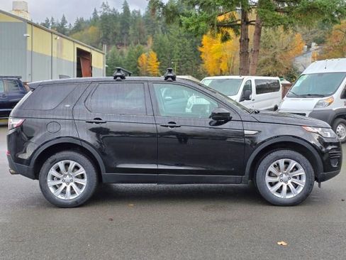 Used 2017 Land Rover Discovery Sport SE image 8