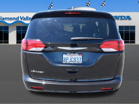 Used 2020 Chrysler Voyager L FWD image 5