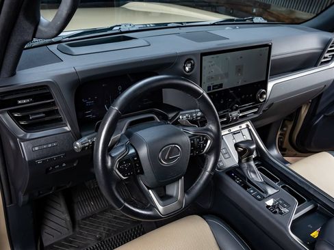 Used 2024 Lexus GX 550 AWD/4WD image 17