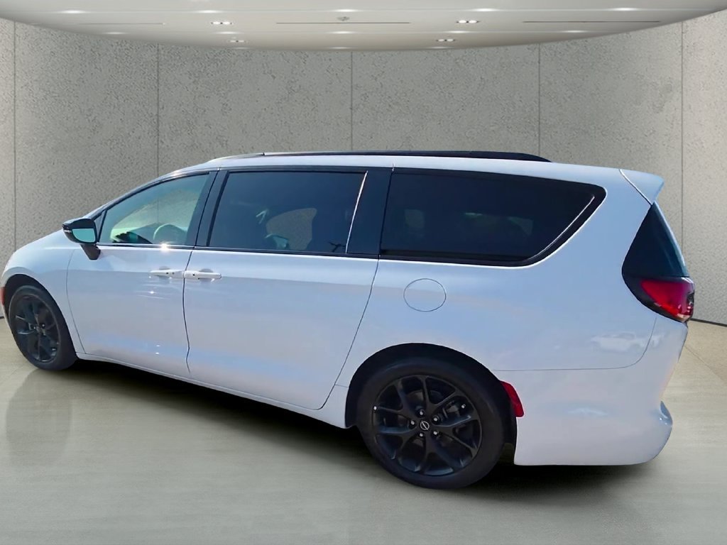 Used 2025 Chrysler Pacifica Limited FWD image 47