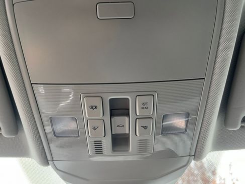 Used 2025 Volkswagen Jetta SE image 24