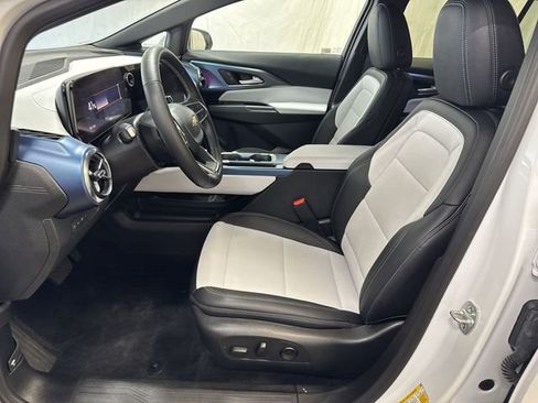 Certified 2025 Chevrolet Equinox EV LT FWD image 10