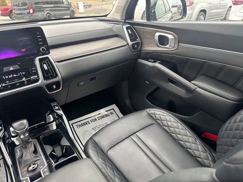 Used 2022 Kia Sorento SX Prestige image 12