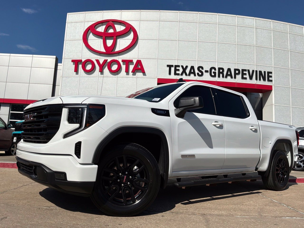 Used 2024 GMC Sierra 1500 Elevation AWD/4WD image 2