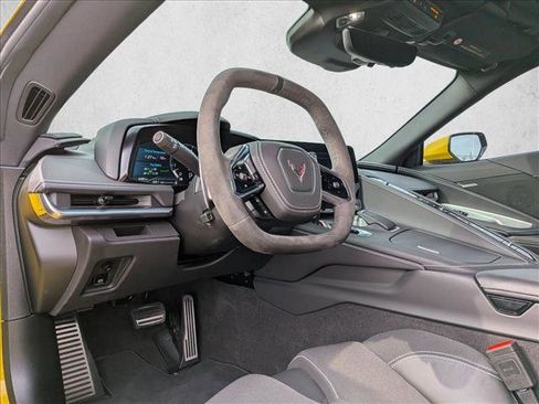 Used 2025 Chevrolet Corvette Stingray Coupe w/ 1LT image 11