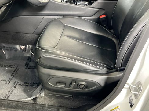 Used 2022 Jeep Grand Cherokee Limited image 19