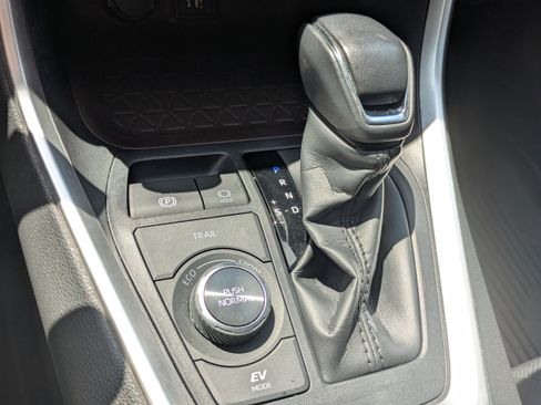 Used 2023 Toyota RAV4 Limited AWD/4WD image 20