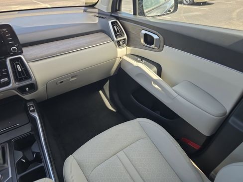 Used 2023 Kia Sorento EX w/ Panoramic Sunroof Package FWD image 12