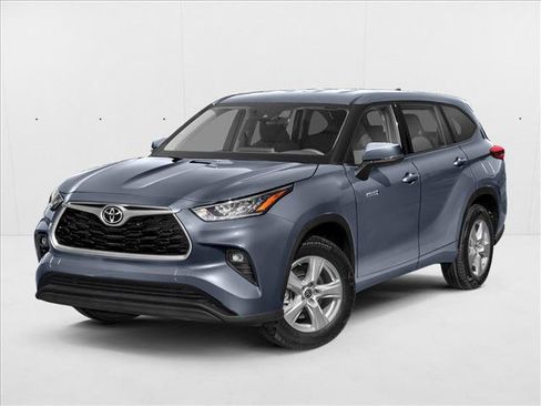 Used 2021 Toyota Highlander LE FWD image 1
