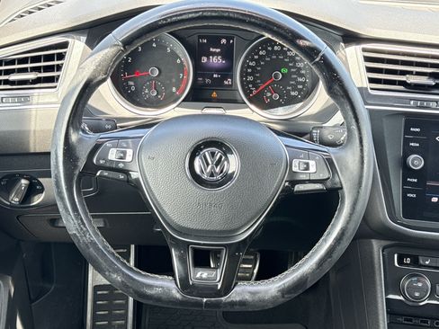 Used 2020 Volkswagen Tiguan SE R-Line FWD image 17