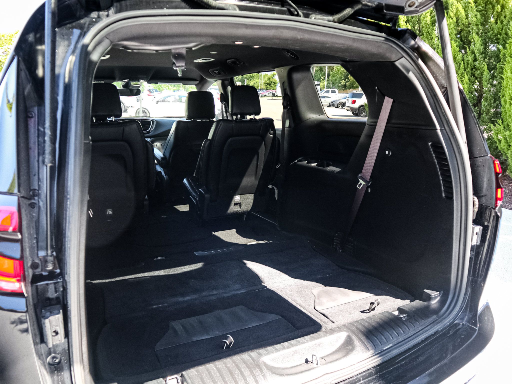 Used 2025 Chrysler Pacifica Select FWD image 30