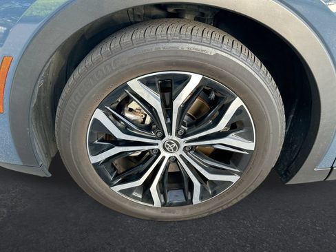 Certified 2025 Toyota Crown AWD/4WD image 10