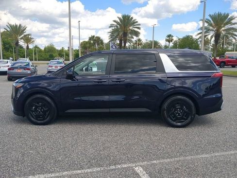 Used 2025 Kia Carnival FWD image 7