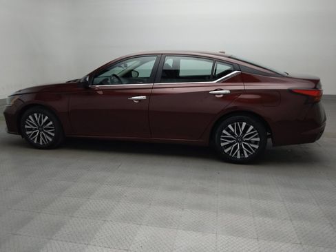 Used 2025 Nissan Altima 2.5 SV FWD image 3