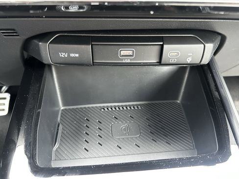 New 2025 Kia Niro EX Touring image 23