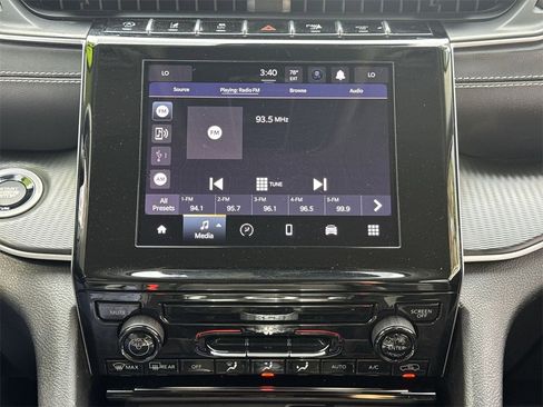 Certified 2024 Jeep Grand Cherokee Laredo image 12