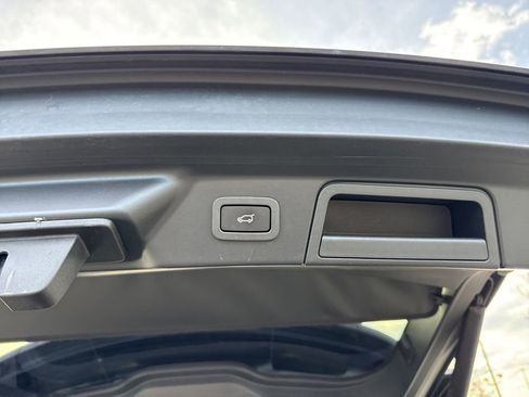 Used 2018 Land Rover Range Rover Velar S image 14