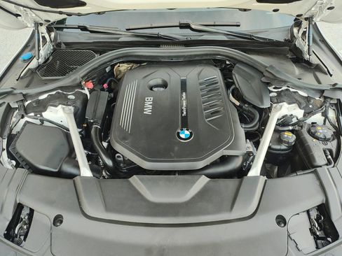 Used 2018 BMW 740i image 23