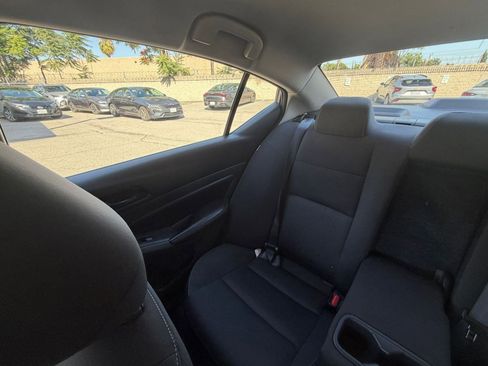 Used 2025 Nissan Altima 2.5 SV FWD image 39