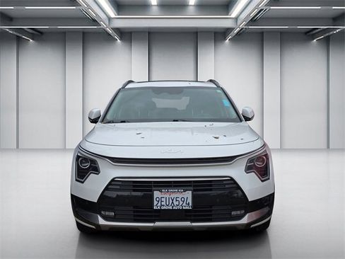 Certified 2023 Kia Niro SX image 2