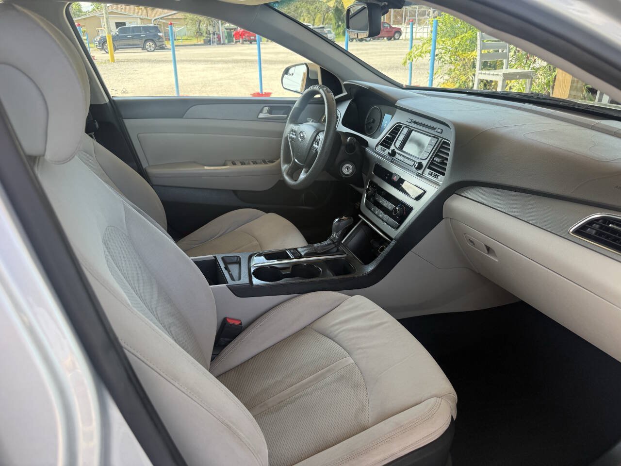 Used 2015 Hyundai Sonata SE w/ Option Group 09 FWD image 9