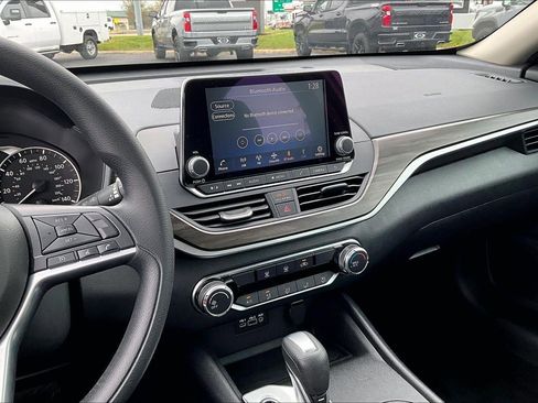 Used 2025 Nissan Altima 2.5 SV image 6