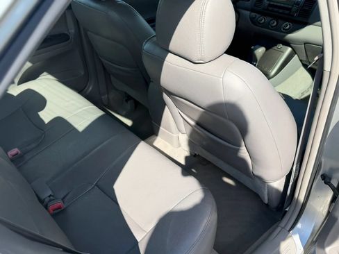 Used 2005 Toyota Camry LE FWD image 28