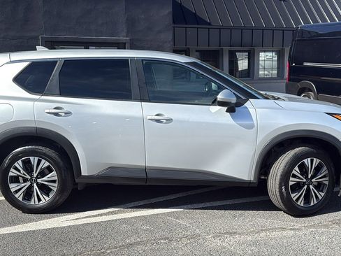 Used 2022 Nissan Rogue SV AWD/4WD image 2
