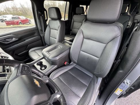 Used 2024 Chevrolet Suburban LT w/ LT Signature Plus Package image 13