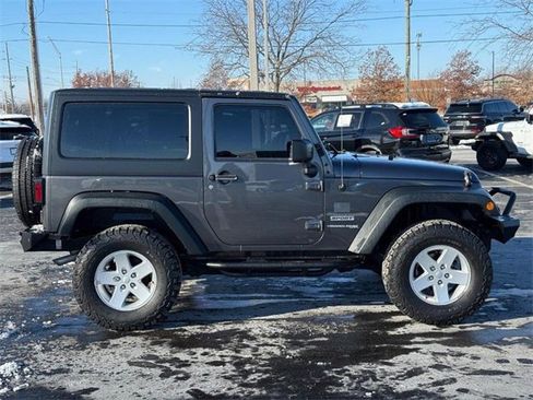 Used 2018 Jeep Wrangler Sport S image 2