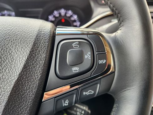 Used 2017 Toyota Avalon Limited image 29