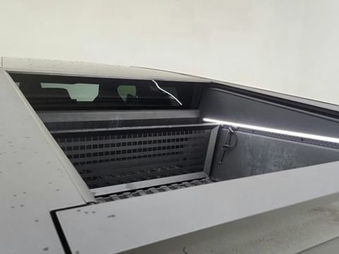 Used 2024 Tesla Cybertruck AWD Crew Cab image 42