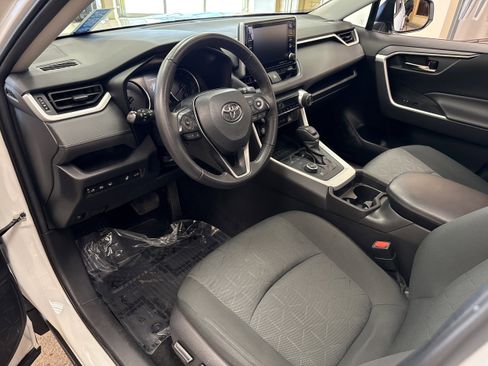 Used 2021 Toyota RAV4 XLE w/ Convenience Package image 29