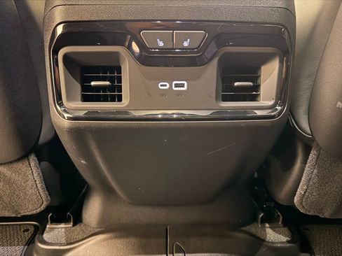 Used 2025 GMC Sierra 2500 AT4X image 35