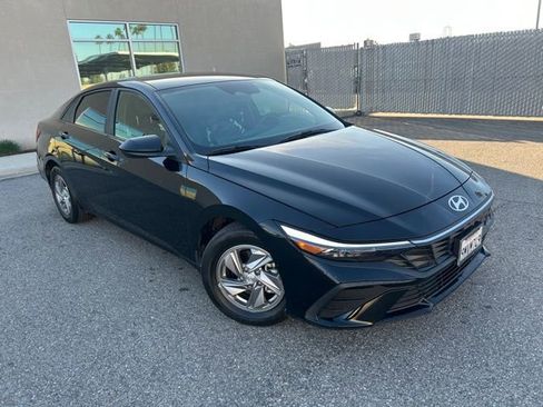 Used 2024 Hyundai Elantra SE image 1
