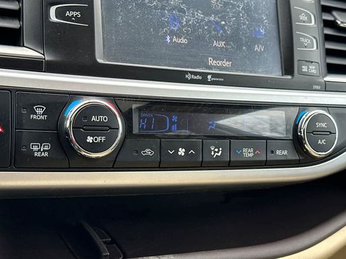 Used 2015 Toyota Highlander XLE image 22