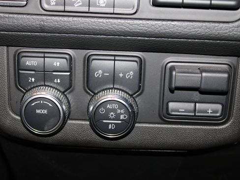 Used 2022 GMC Yukon XL Denali w/ Denali Premium Package image 27