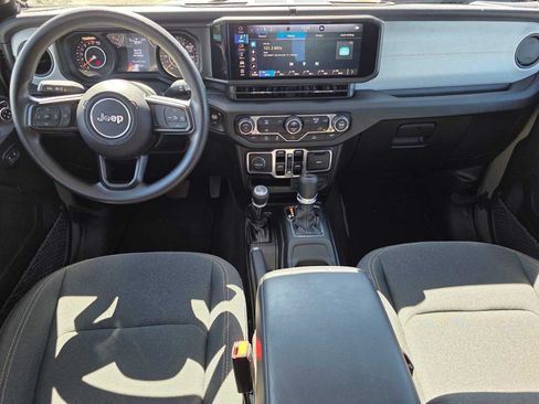 Used 2025 Jeep Gladiator Mojave AWD/4WD image 18