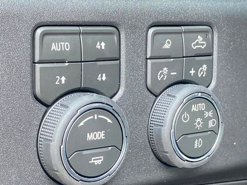 New 2026 Chevrolet Silverado 1500 High Country w/ Technology Package AWD/4WD image 19